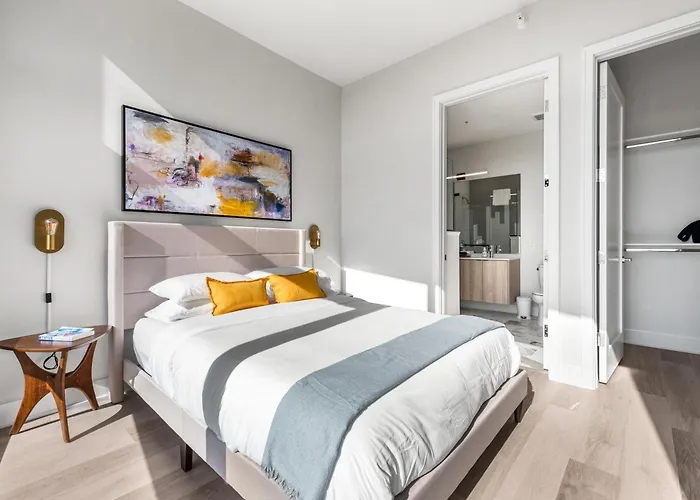 Avra Stylish Apartments Prime West Loop Location Near Union Park