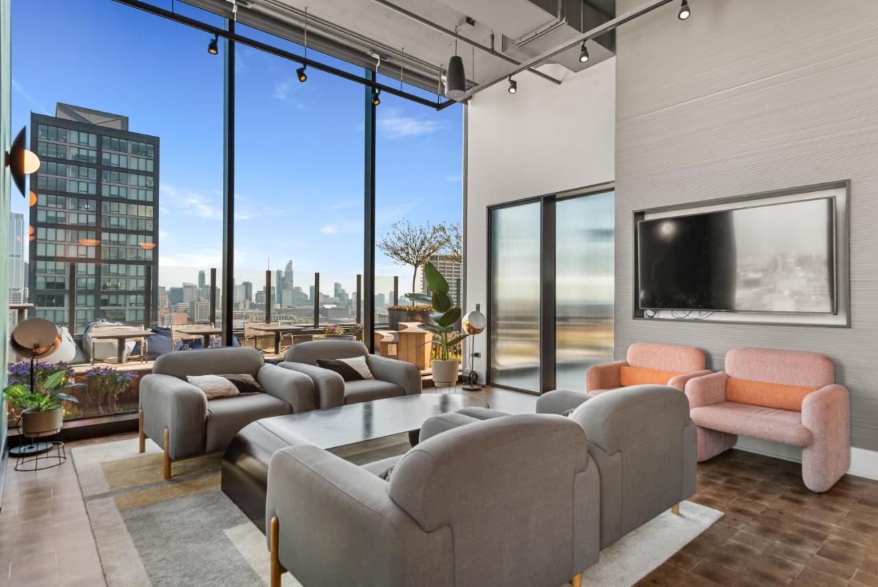 Avra Stylish Prime West Loop Location Near Union Park *