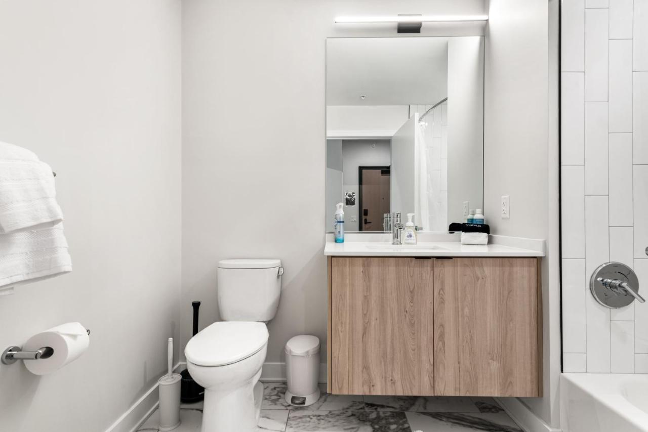 Avra Stylish Prime West Loop Location Near Union Park *