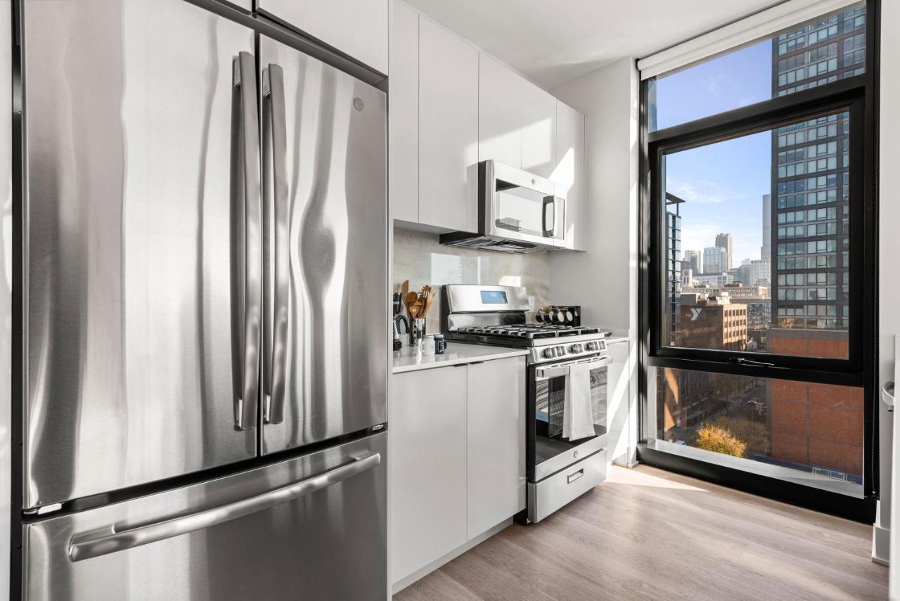Avra Stylish Prime West Loop Location Near Union Park Chicago