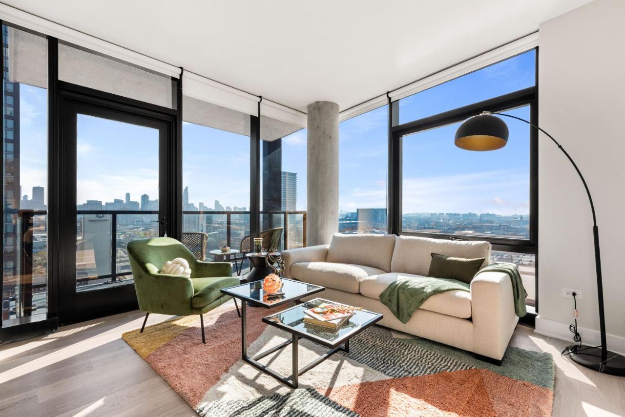 Avra Stylish Prime West Loop Location Near Union Park Apartment
