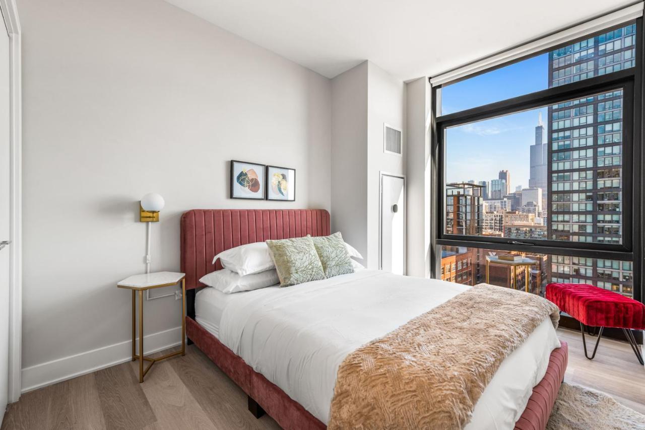 Avra Stylish Prime West Loop Location Near Union Park Apartment