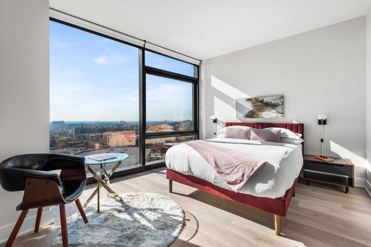 Avra Stylish Prime West Loop Location Near Union Park Apartment
