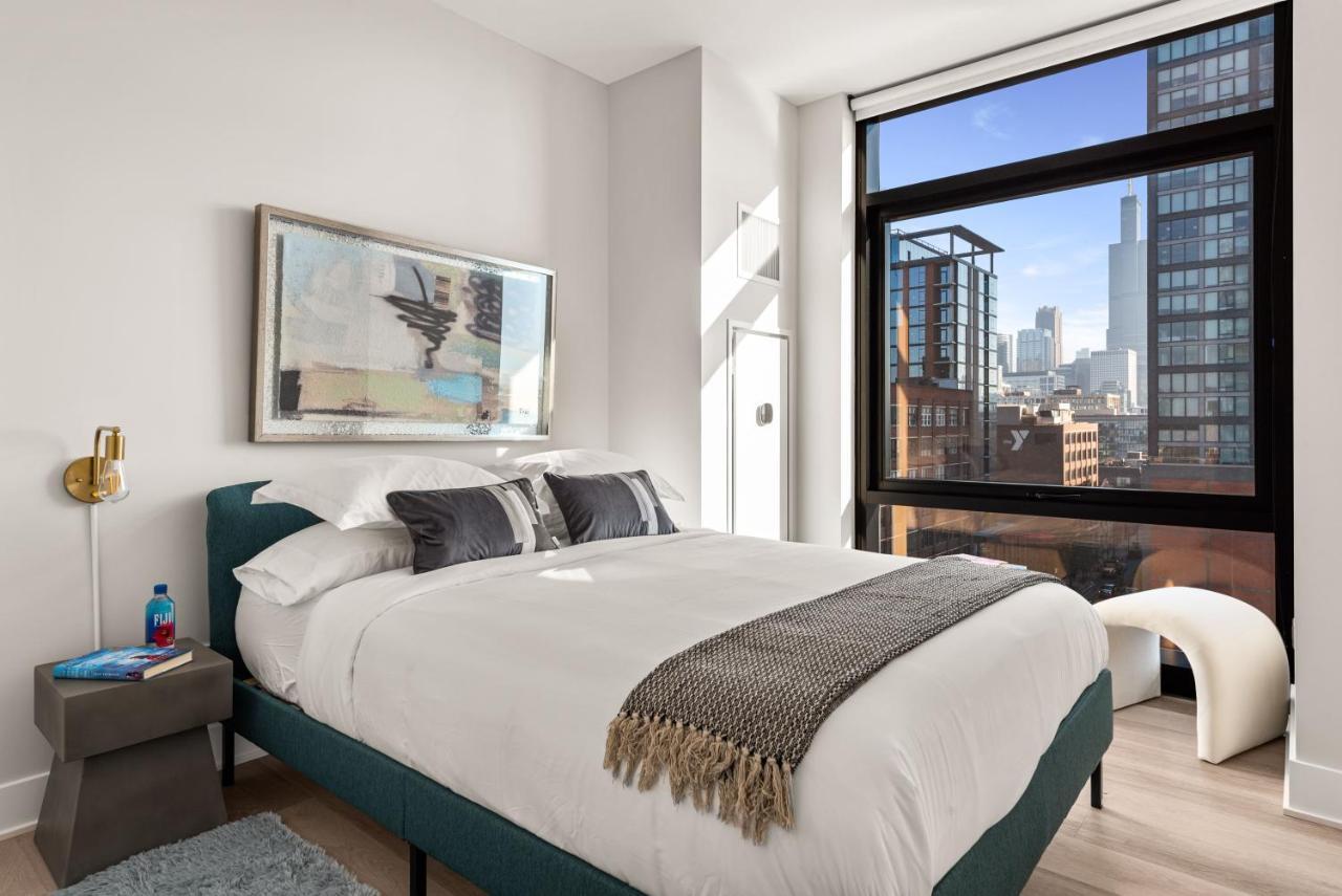 Avra Stylish Prime West Loop Location Near Union Park Apartment
