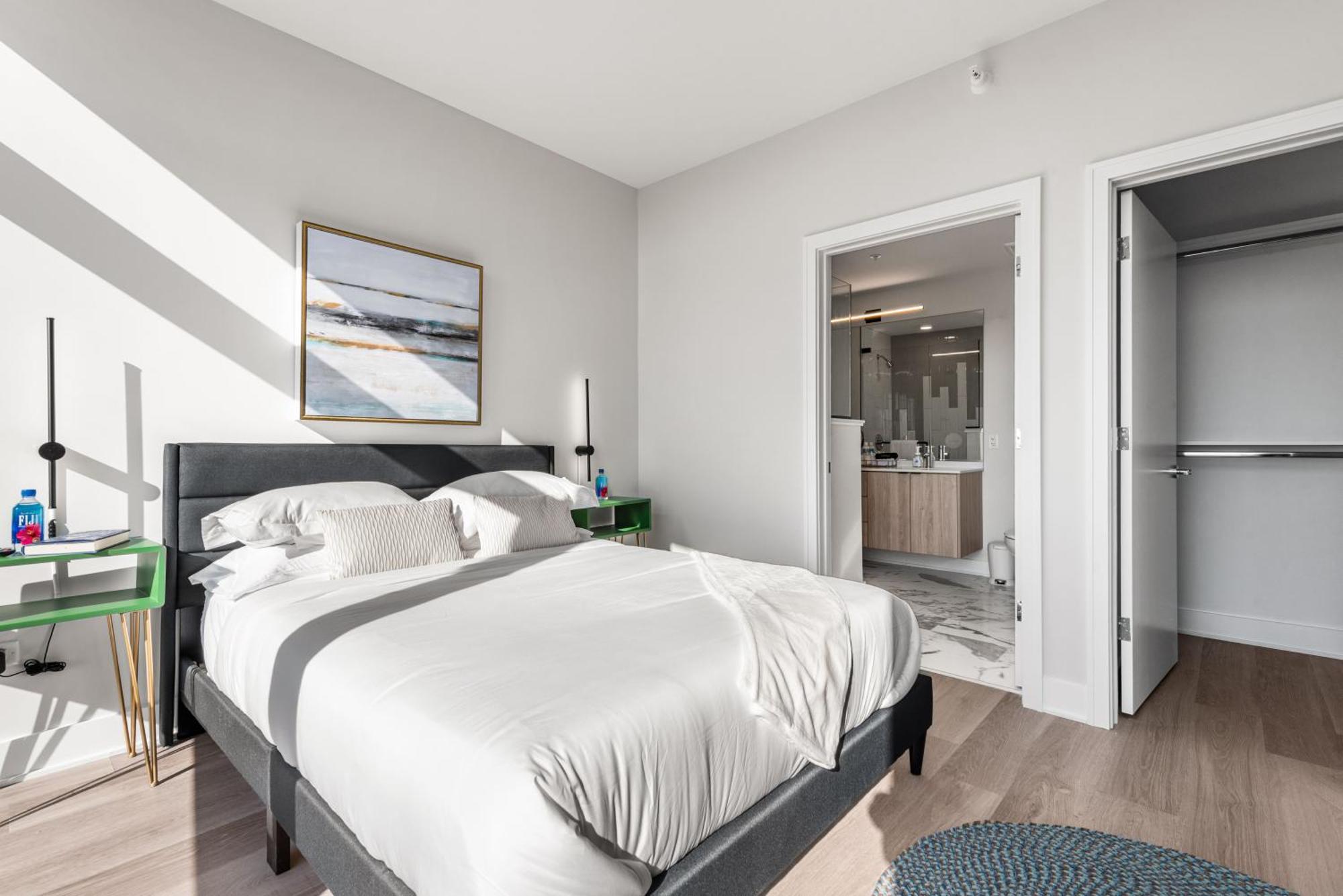 Avra Stylish Prime West Loop Location Near Union Park Apartment