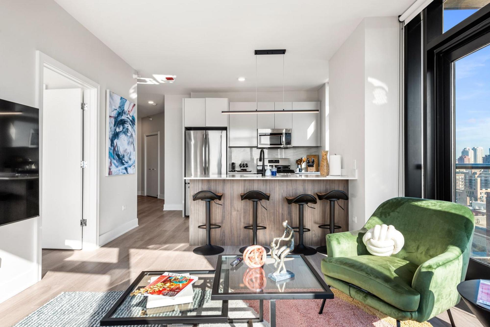 Avra Stylish Prime West Loop Location Near Union Park *