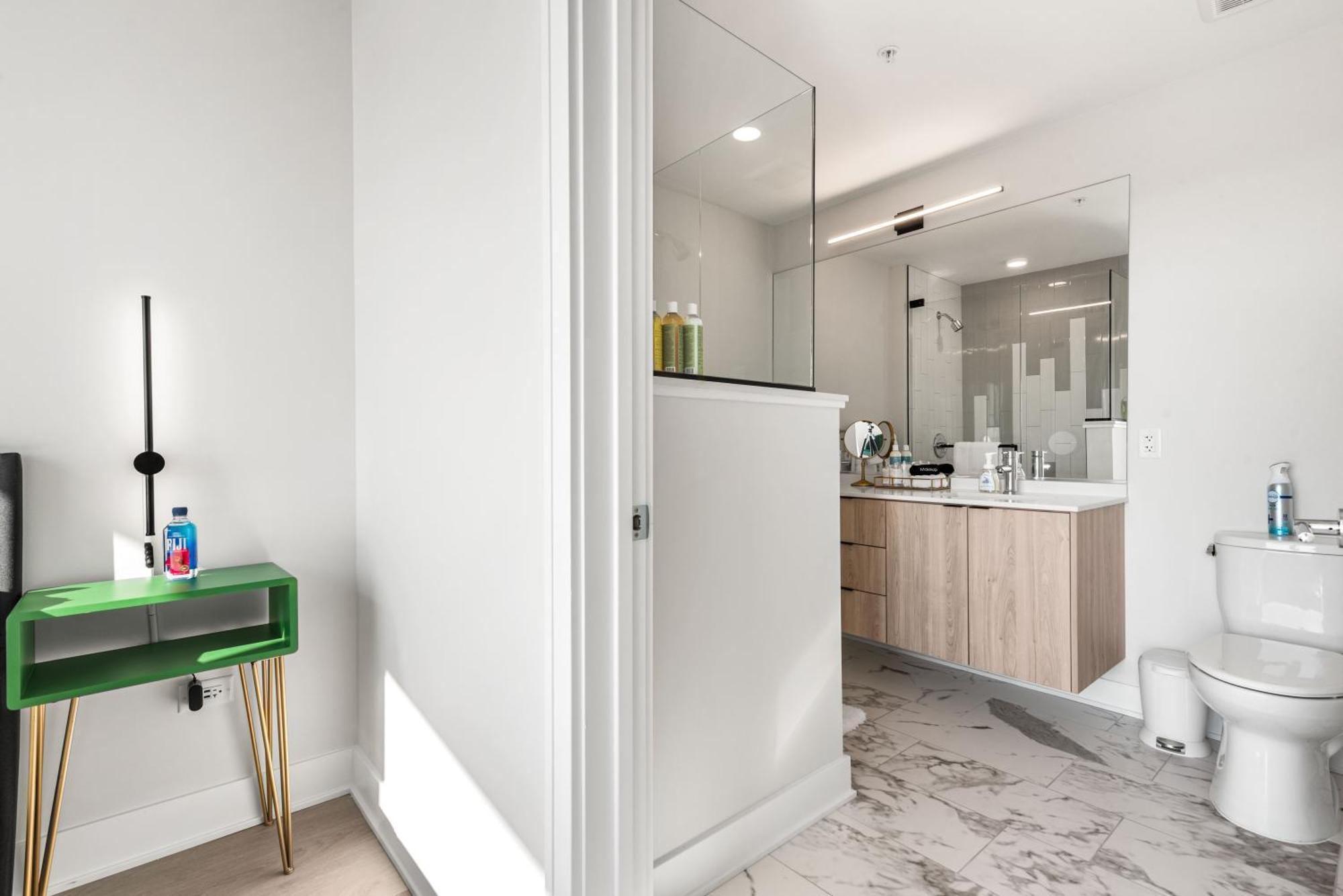 Avra Stylish Prime West Loop Location Near Union Park * Chicago