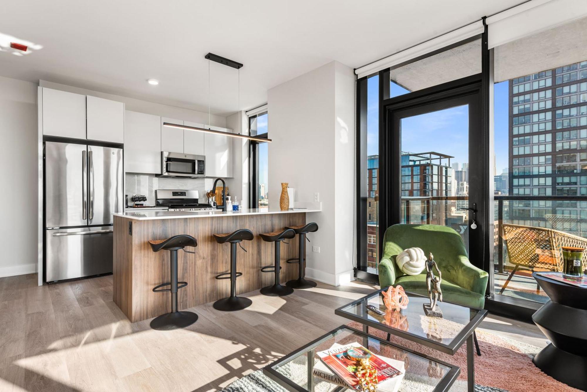 Avra Stylish Prime West Loop Location Near Union Park *