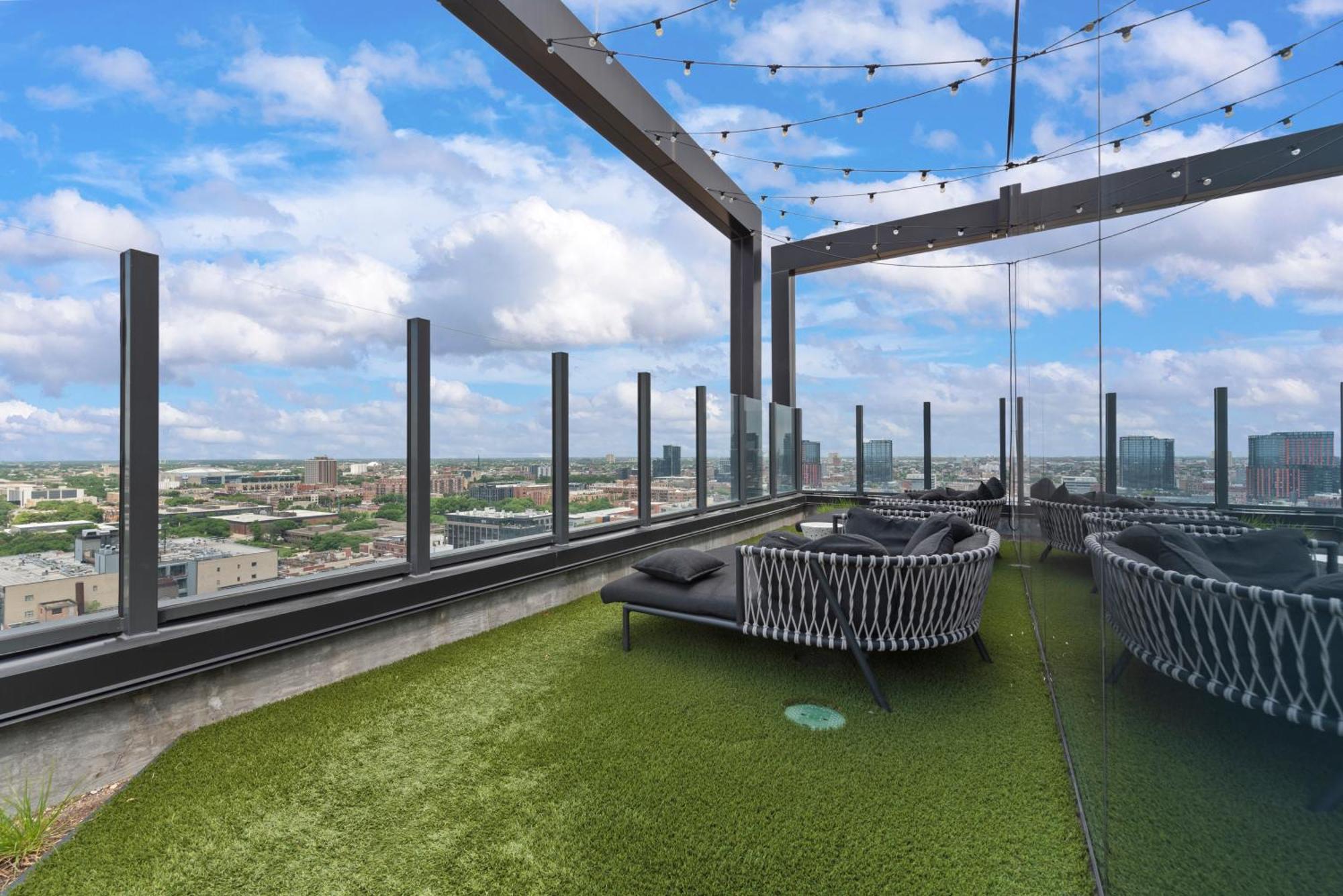 Avra Stylish Prime West Loop Location Near Union Park * Chicago