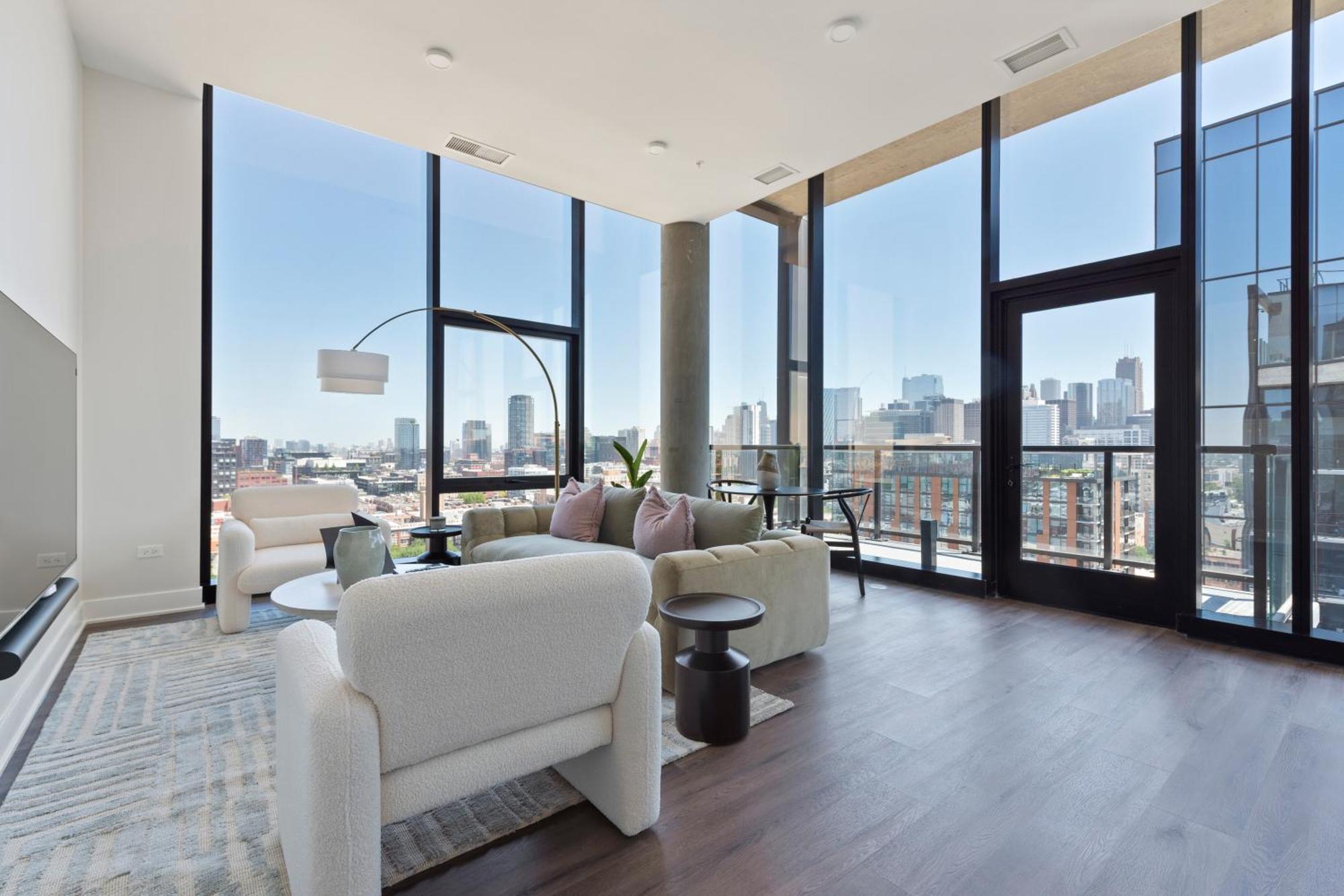 Avra Stylish Prime West Loop Location Near Union Park Apartment