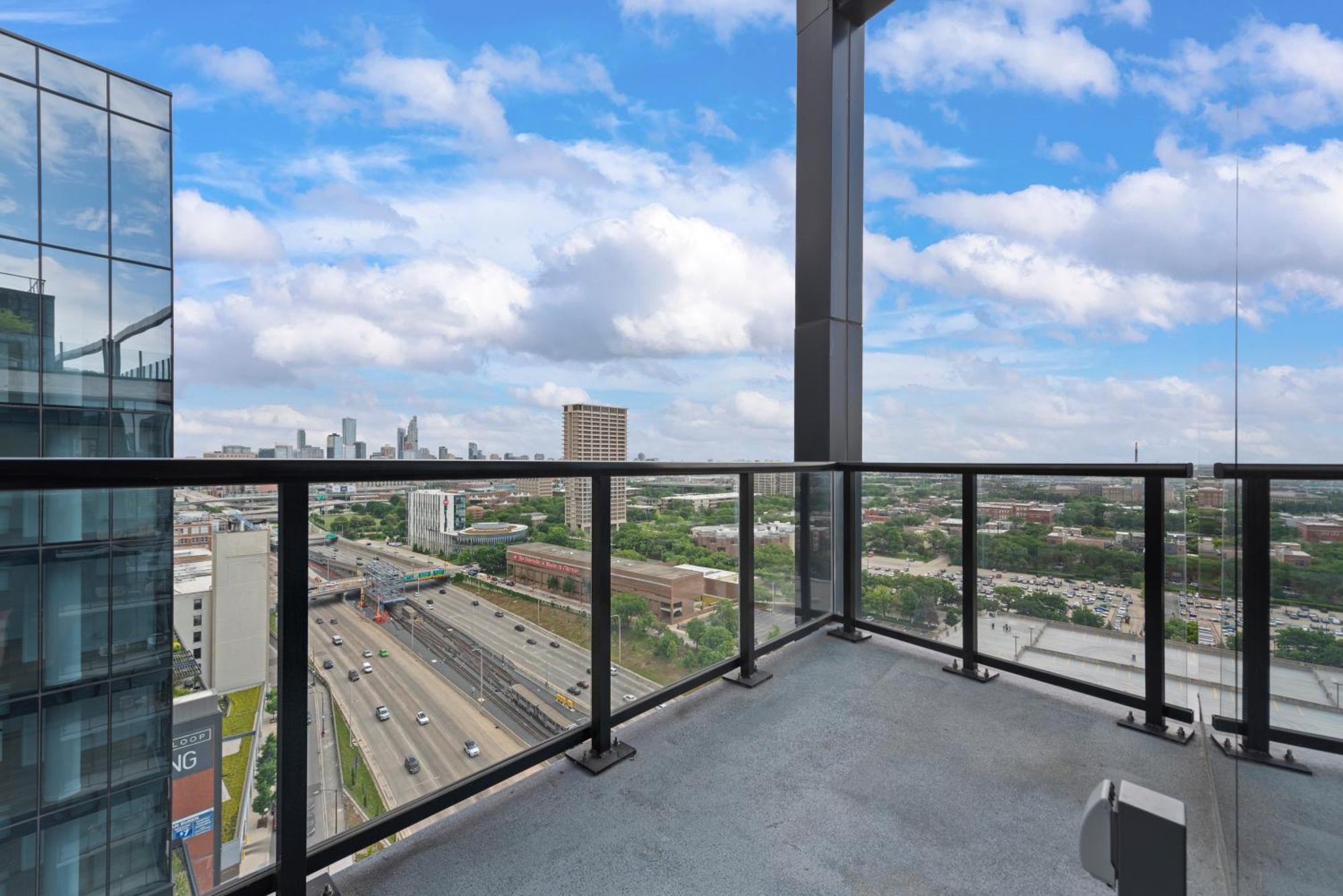 Avra Stylish Prime West Loop Location Near Union Park Chicago