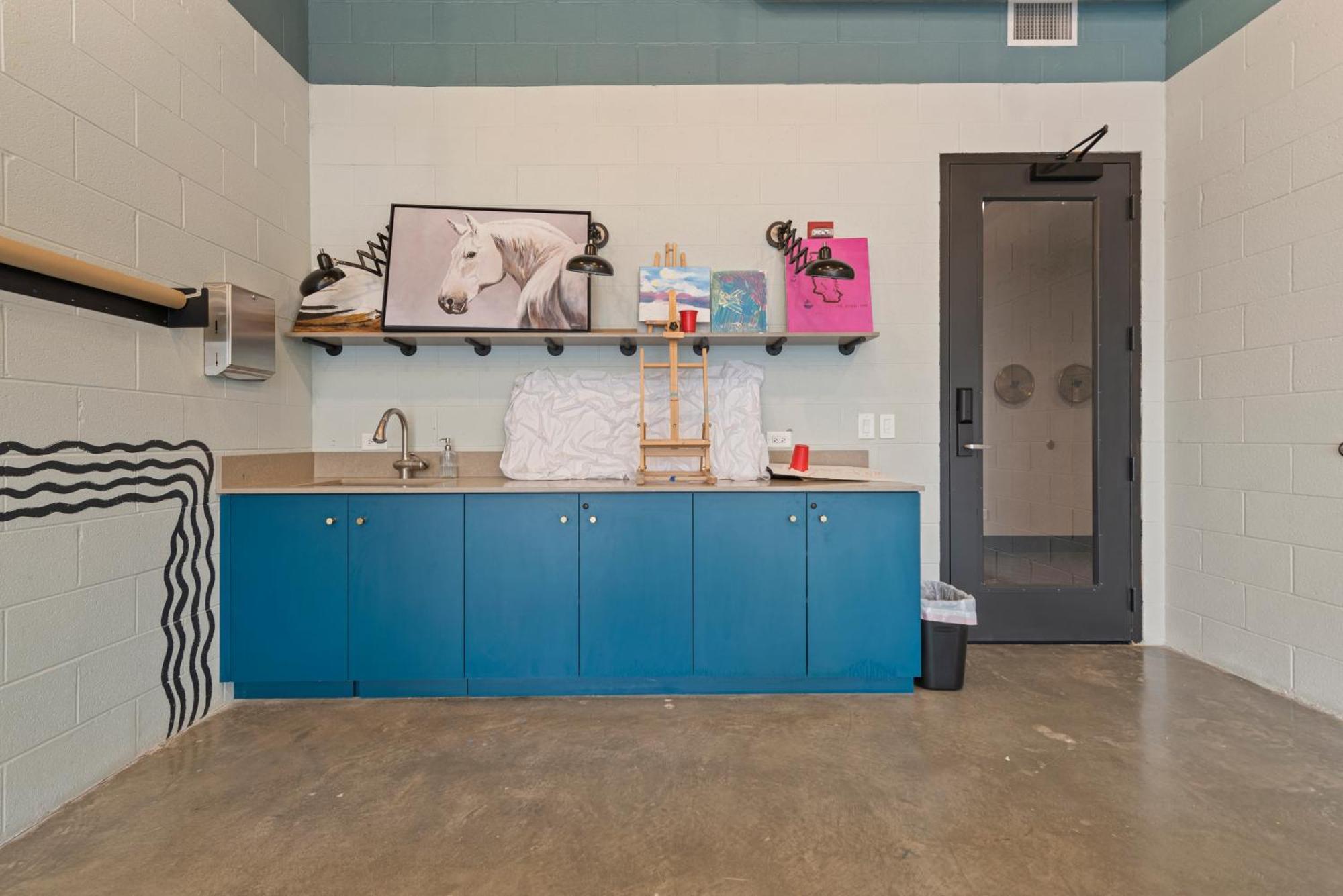 Avra Stylish Prime West Loop Location Near Union Park * Chicago