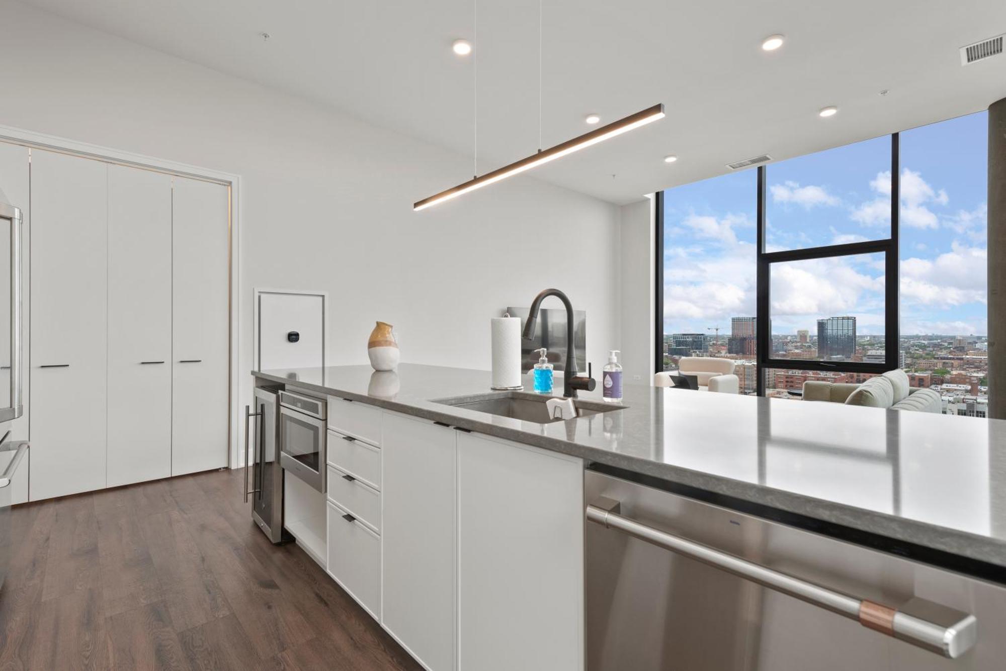 Avra Stylish Prime West Loop Location Near Union Park