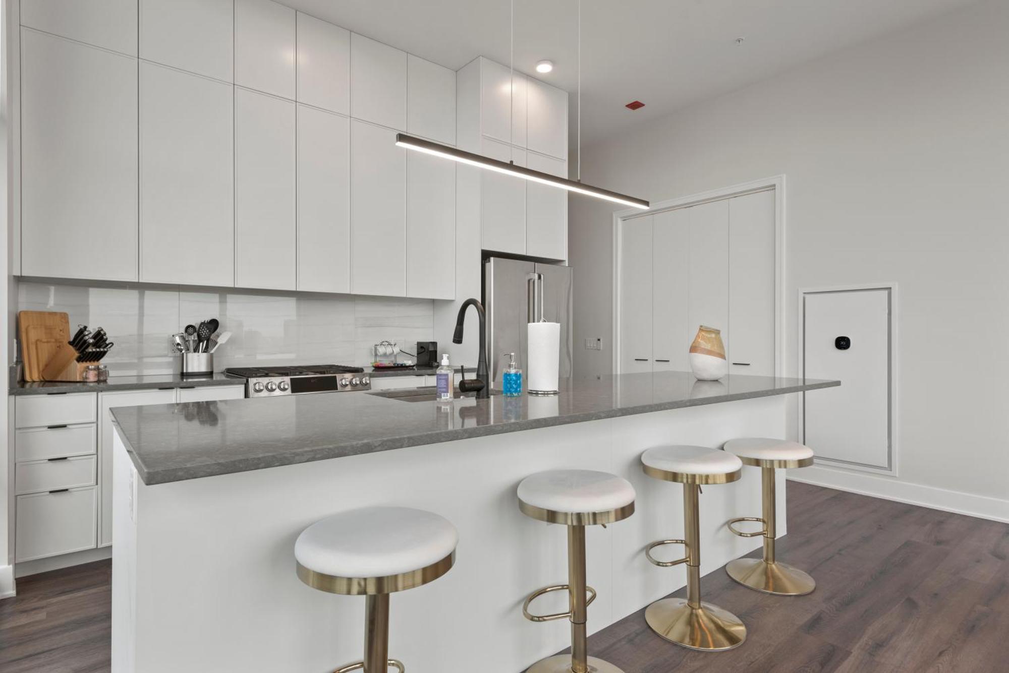 Avra Stylish Prime West Loop Location Near Union Park Chicago