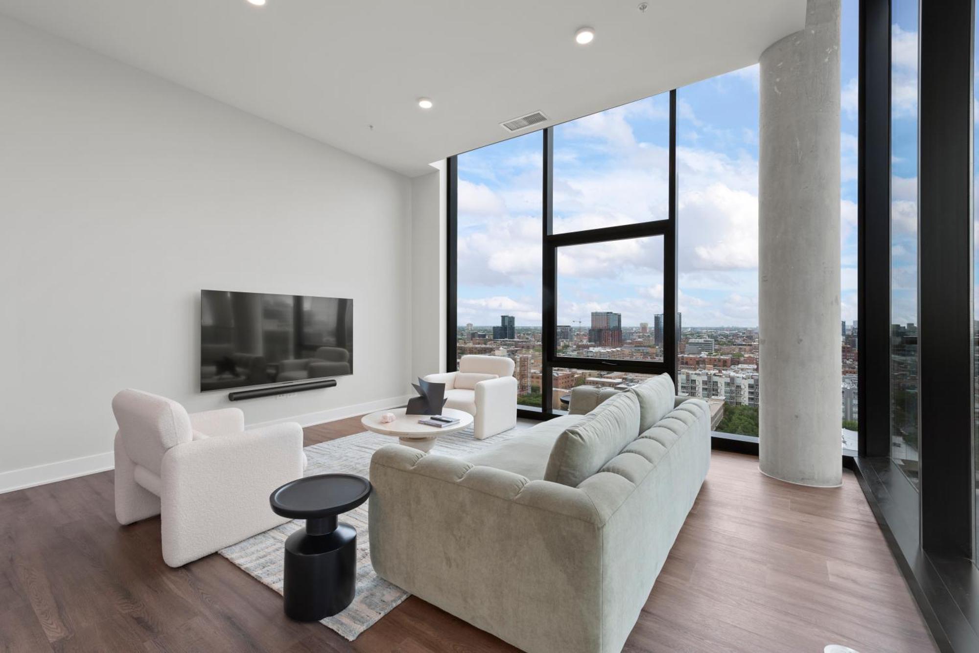 Avra Stylish Prime West Loop Location Near Union Park * Chicago