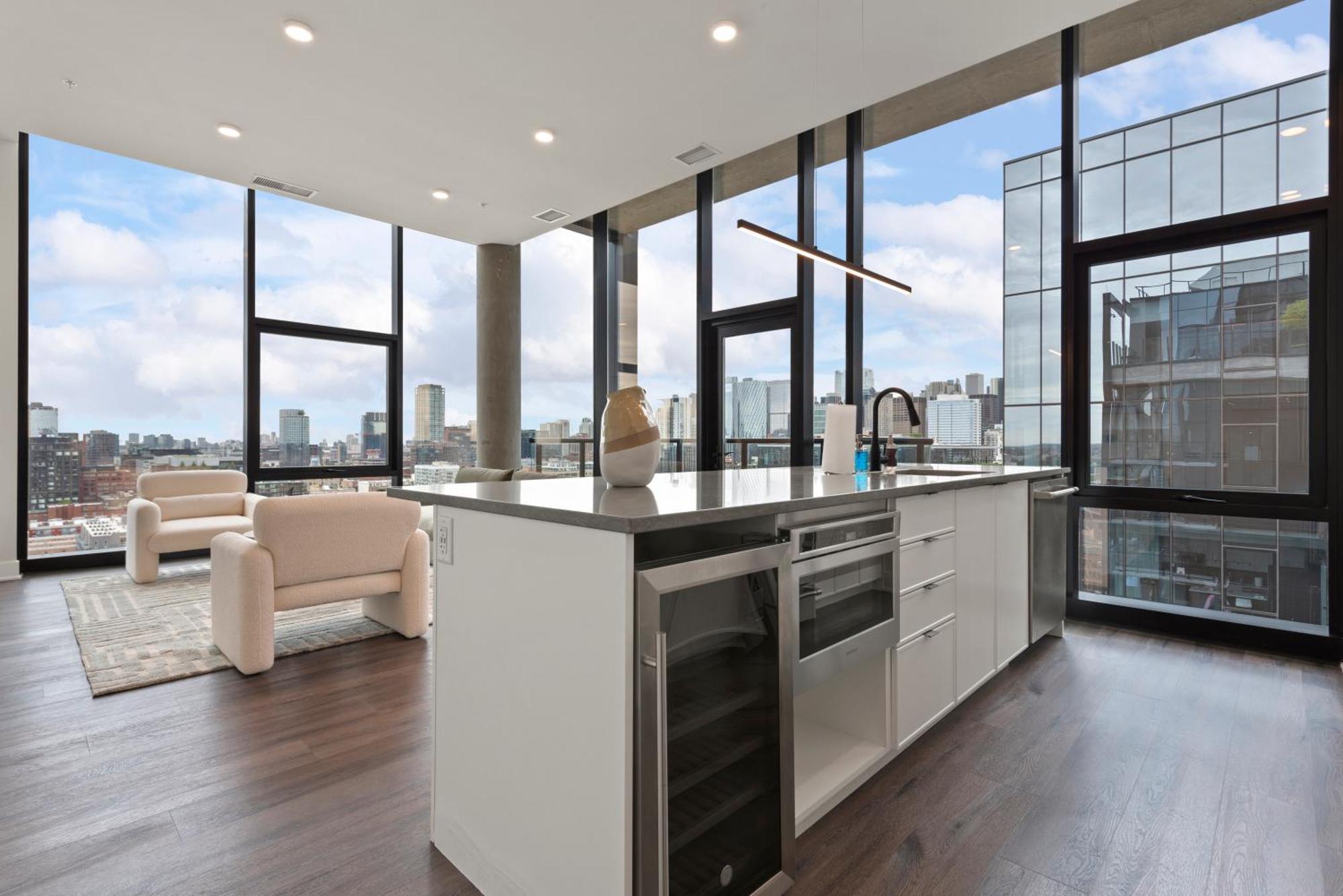 Avra Stylish Prime West Loop Location Near Union Park