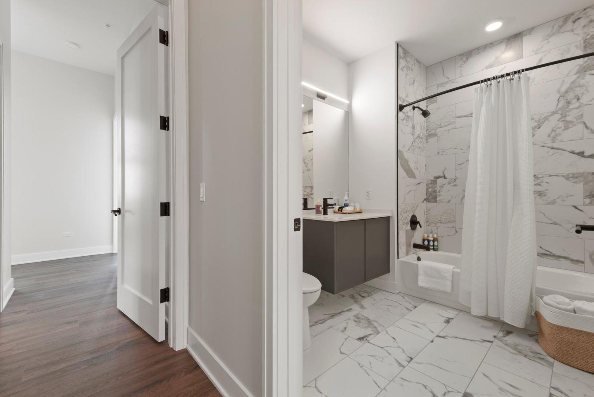 Avra Stylish Prime West Loop Location Near Union Park Apartment *