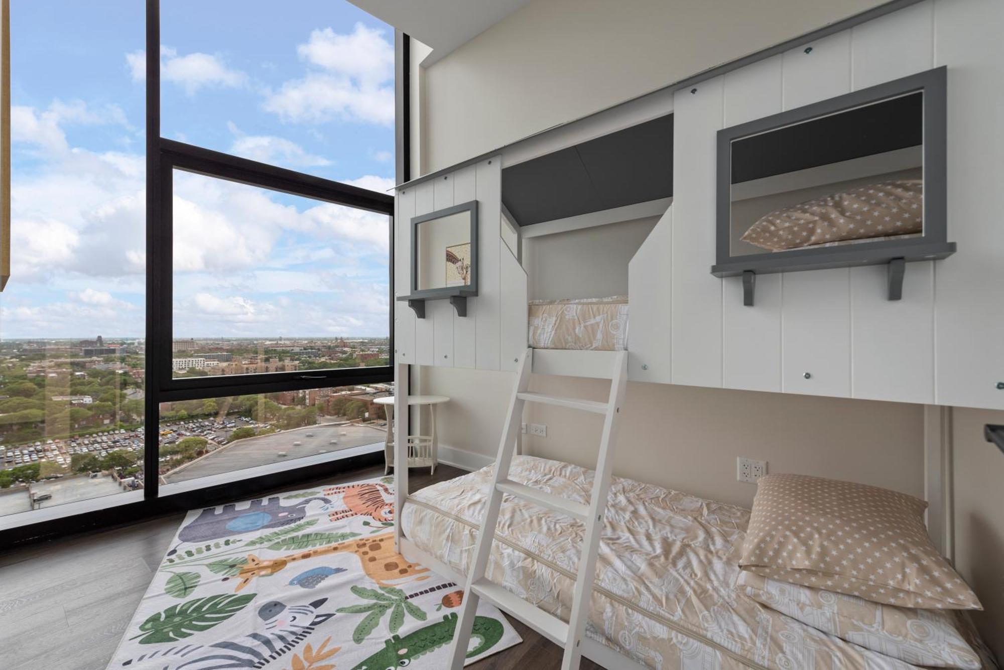 Avra Stylish Prime West Loop Location Near Union Park *
