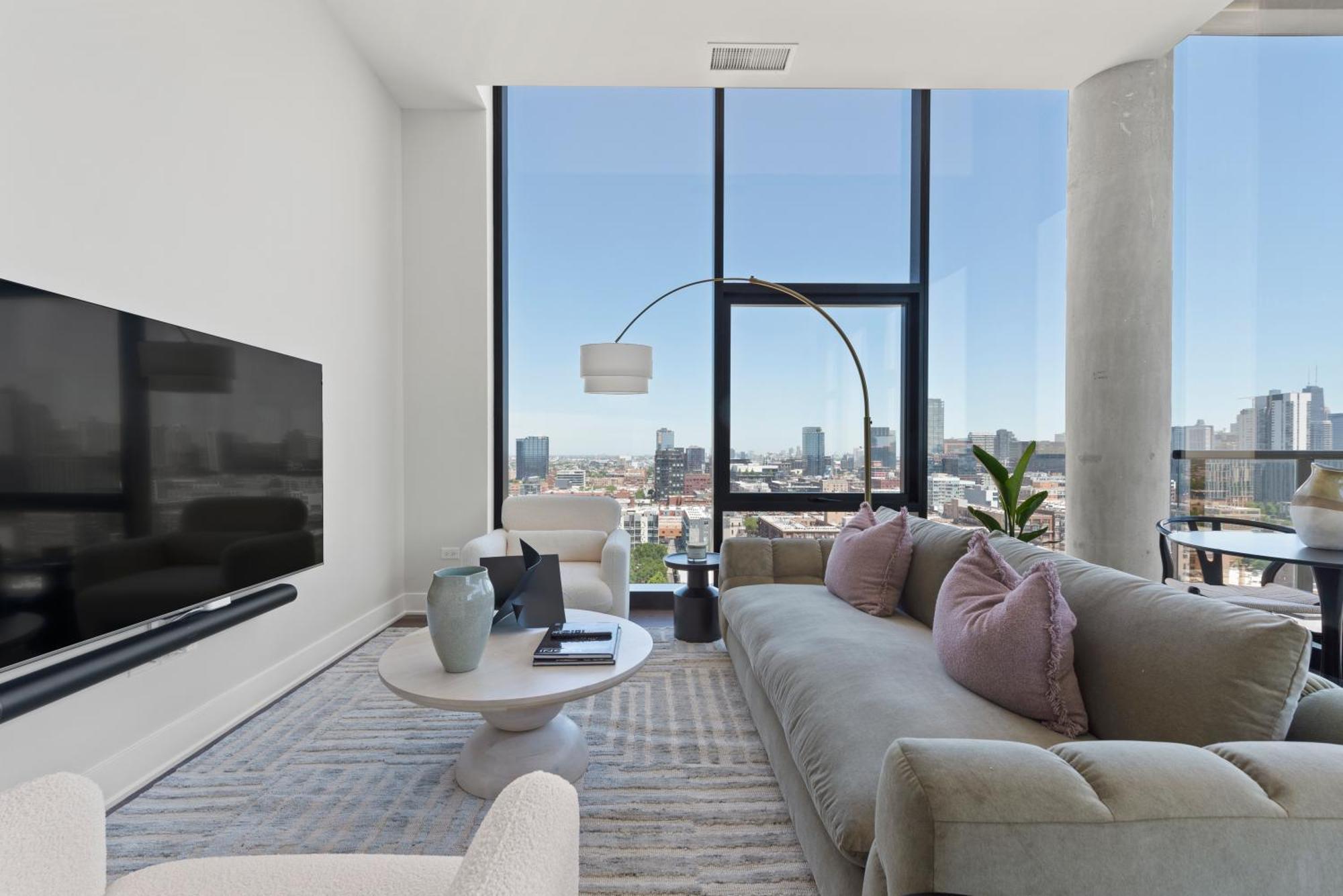 Avra Stylish Prime West Loop Location Near Union Park