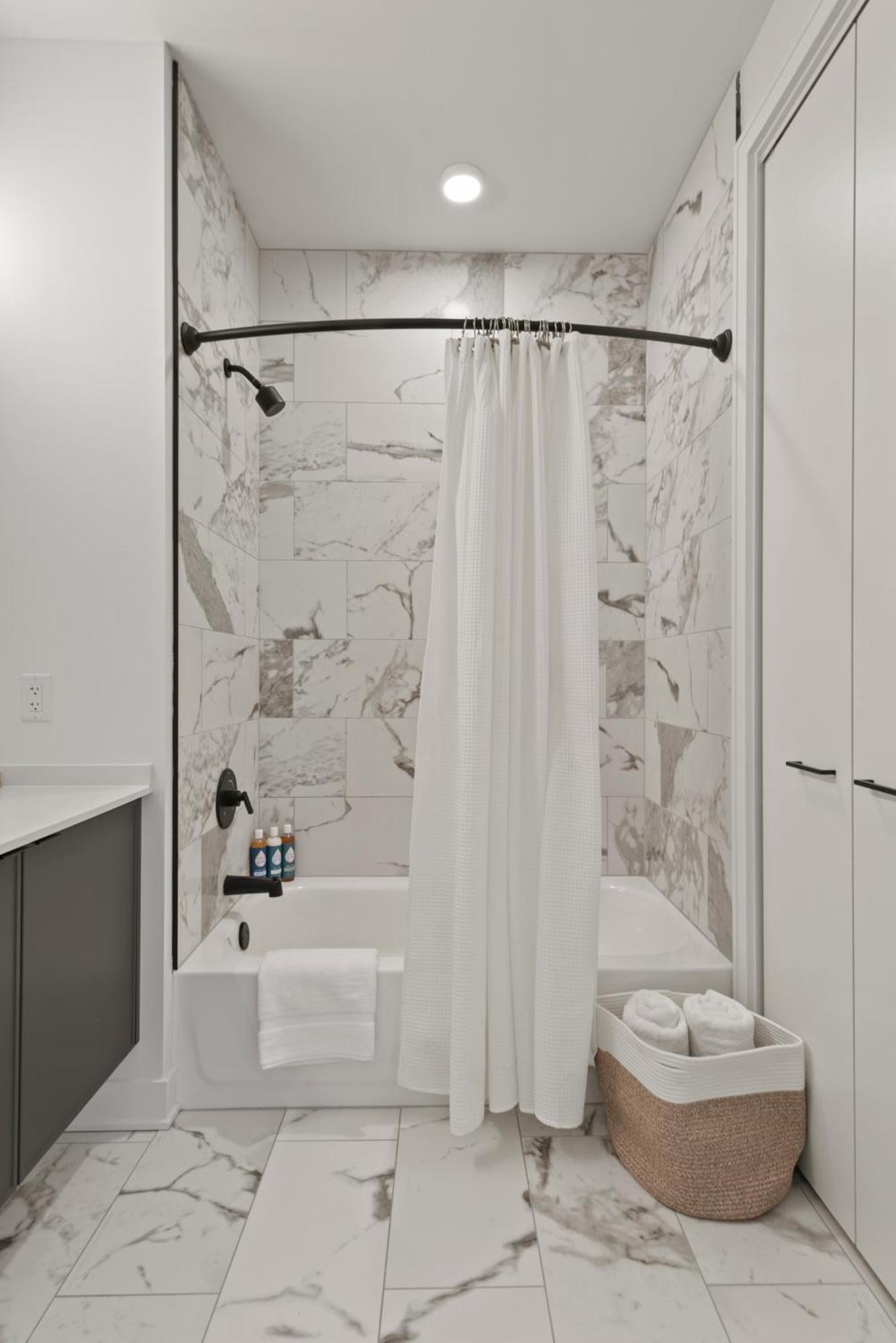 Avra Stylish Prime West Loop Location Near Union Park Apartment Chicago