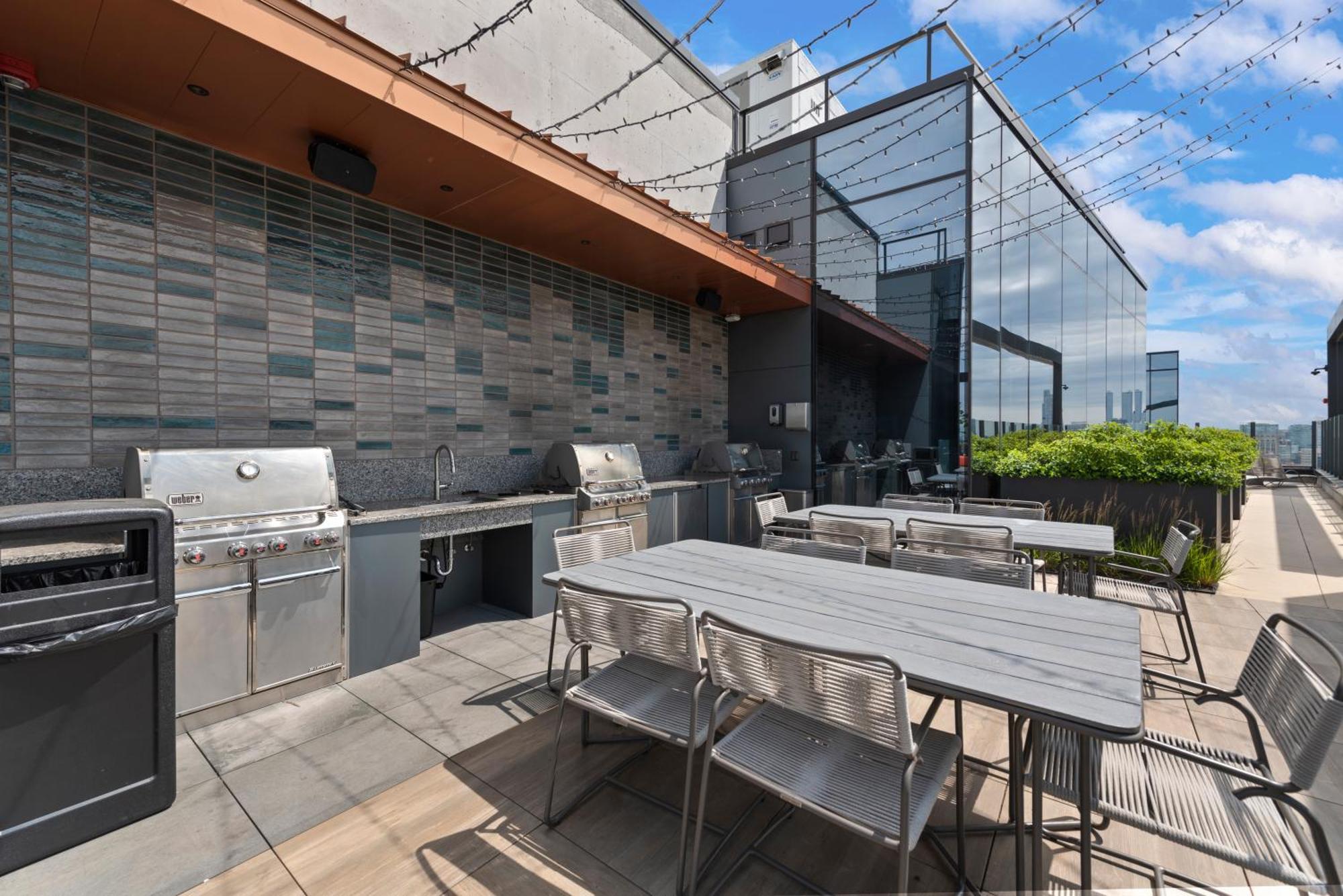 Avra Stylish Prime West Loop Location Near Union Park Chicago