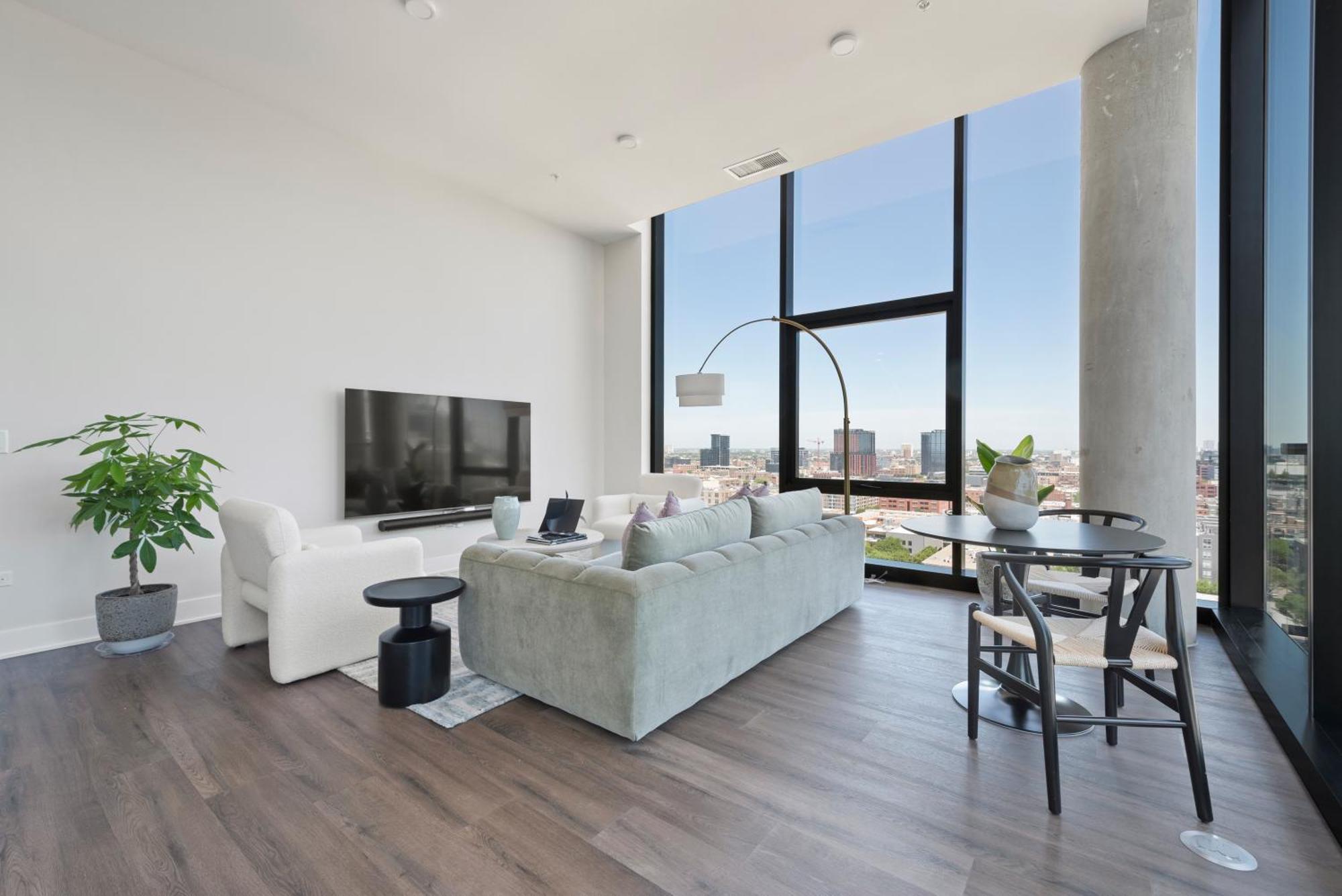 Avra Stylish Prime West Loop Location Near Union Park