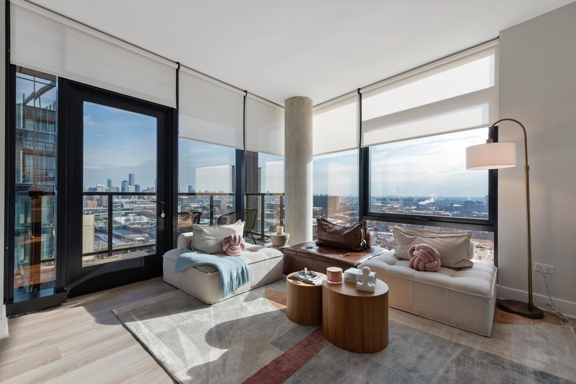 Avra Stylish Prime West Loop Location Near Union Park Chicago