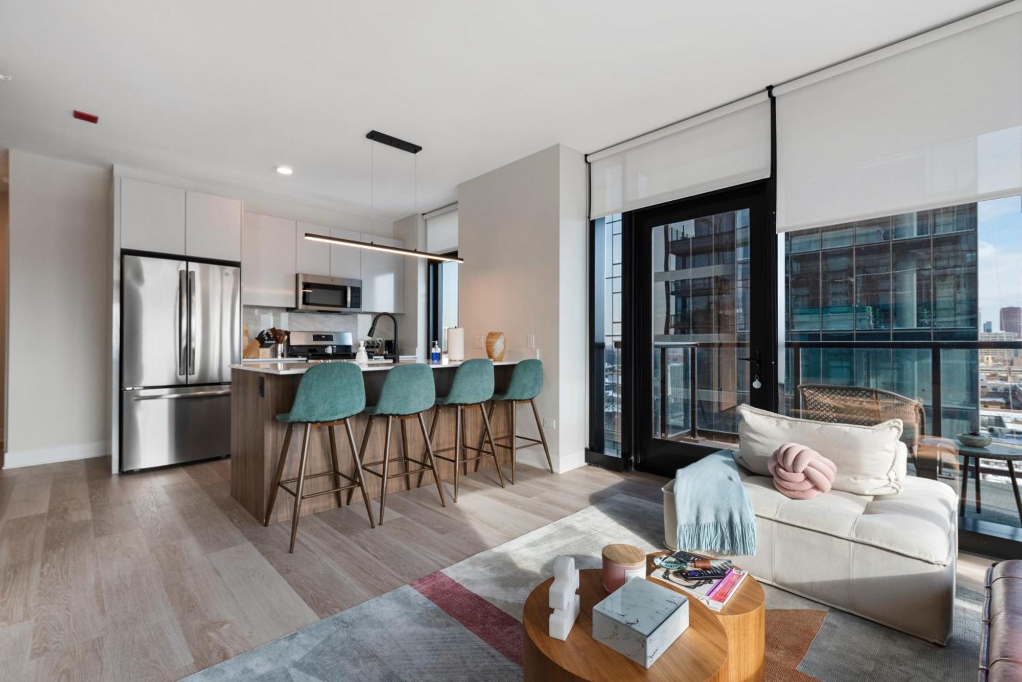 Avra Stylish Prime West Loop Location Near Union Park Apartment