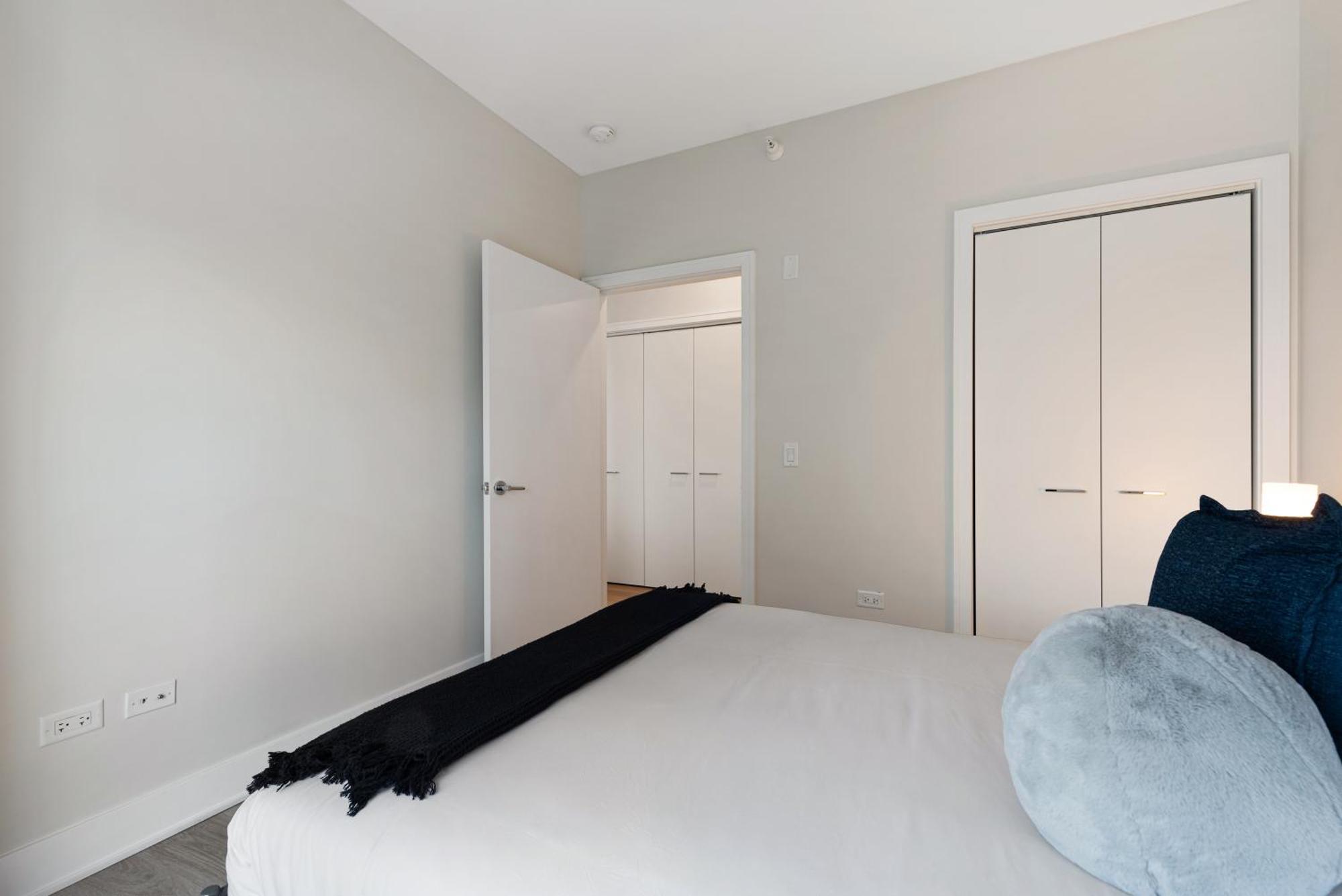Avra Stylish Prime West Loop Location Near Union Park *